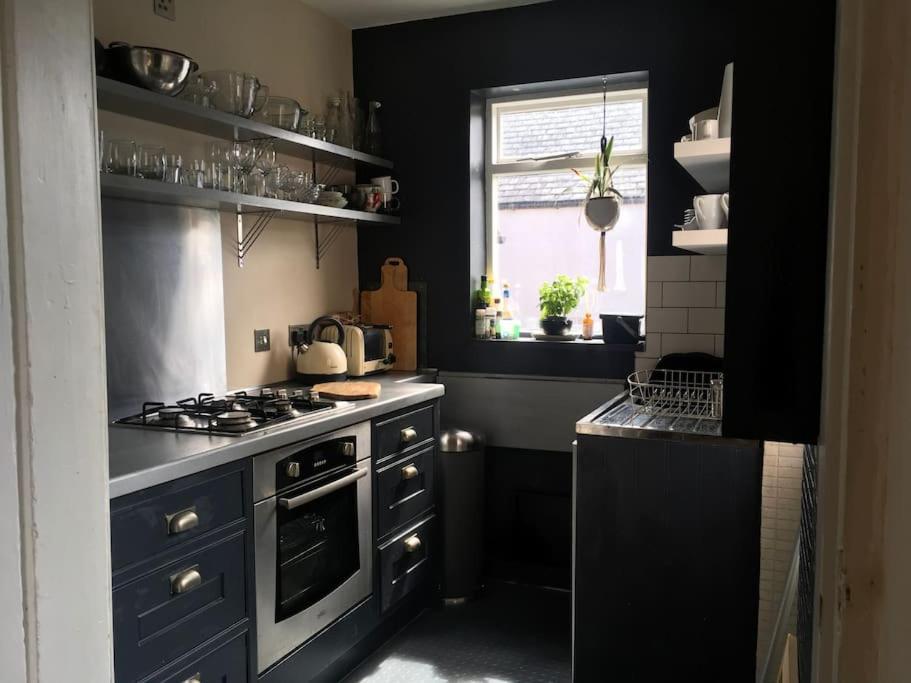Stylish Two Large Double Bedroom House In Central Harrogate With On Street Parking Exterior photo